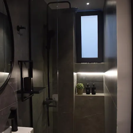 μικρη σουιτα στο κεντρο *